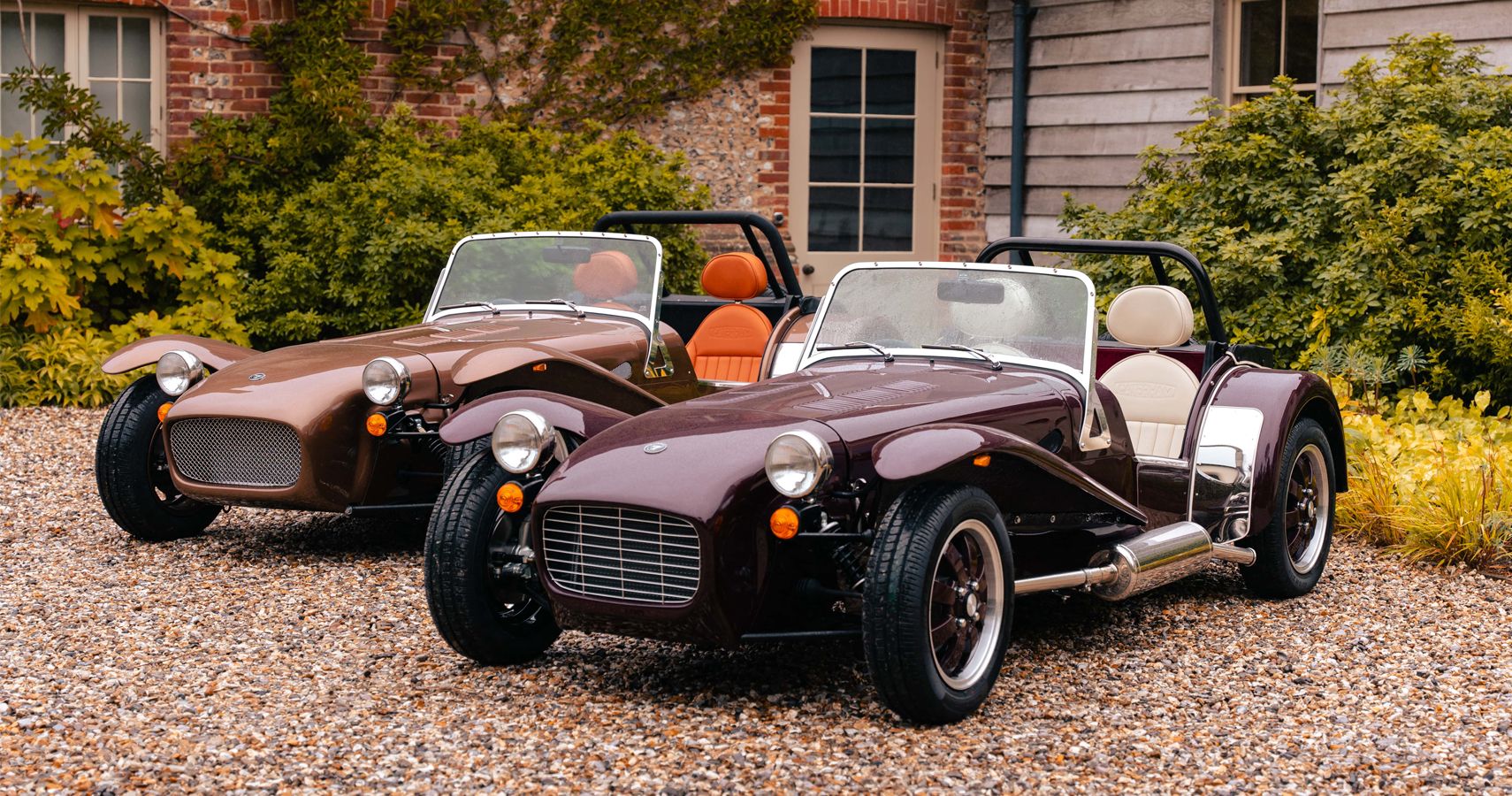 Caterham Super Seven 600 and Super Seven 2000 Pays Tribute to the