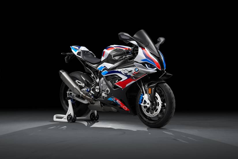 2022 Yamaha YZF-R1 / R1M: Performance, Price, and Photos