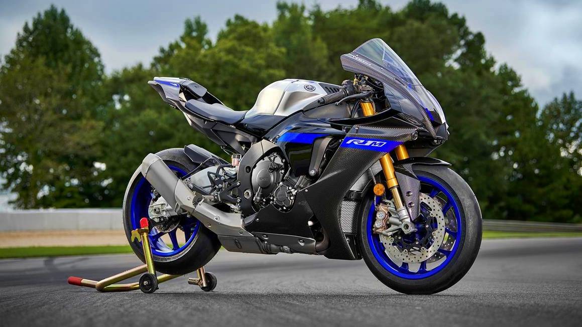 2022 Yamaha YZF-R1 / R1M: Performance, Price, and Photos