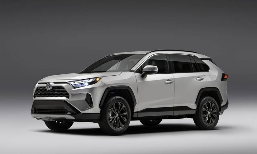 White 2022 Rav4