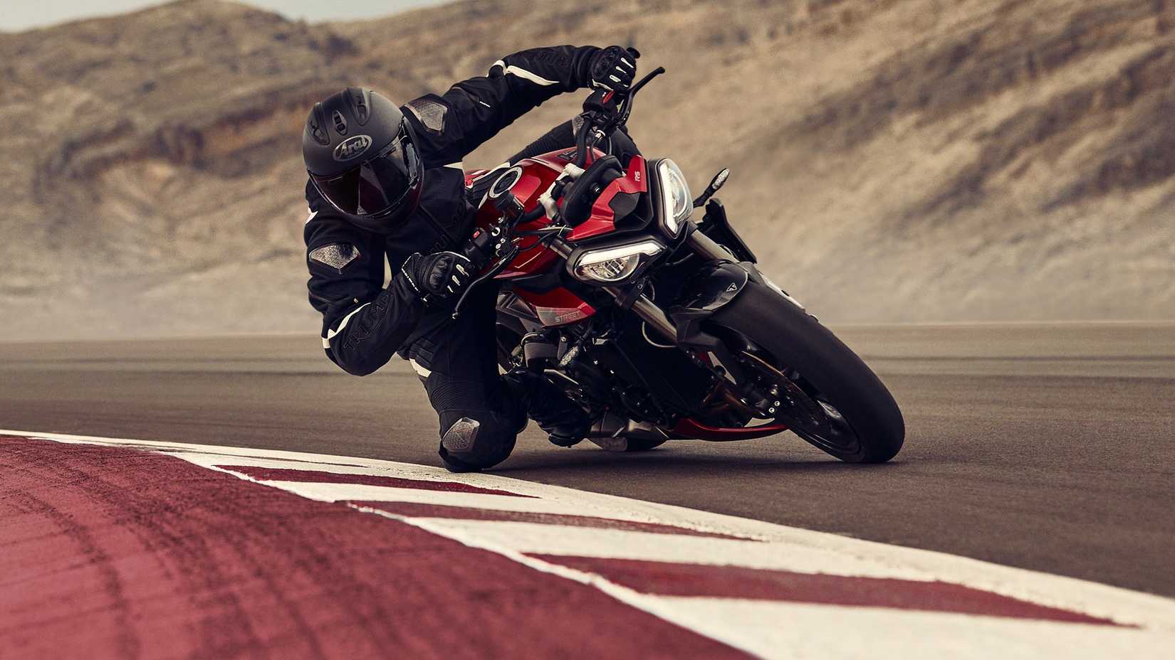 2023 Triumph Street Triple RS Action
