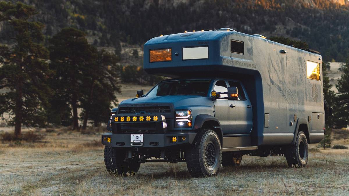 2023 EarthRoamer SX Is A Monster Off-The-Grid Motorhome