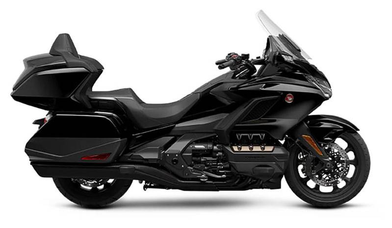 Foto de estúdio toda preta Honda GL1800 GoldWing DCT