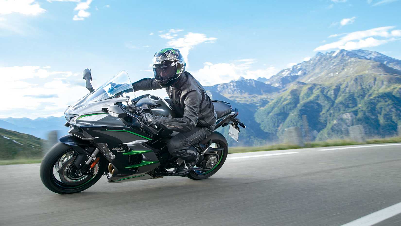 Kawasaki Ninja H2 SX SE in action