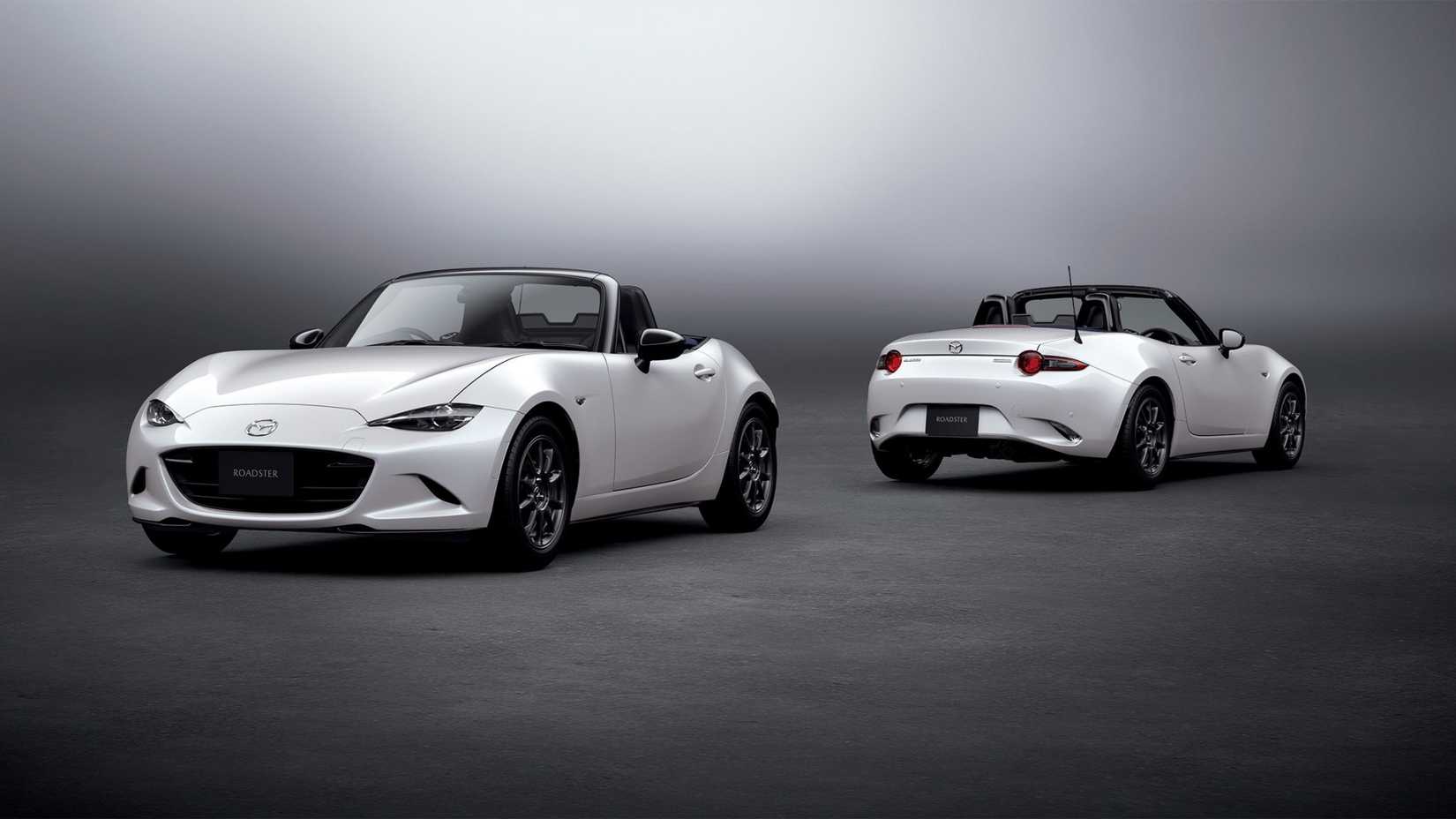 White 2022 Mazda MX-5 Miata