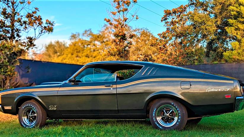 10 Most Luxurious American Muscle Cars From The Past