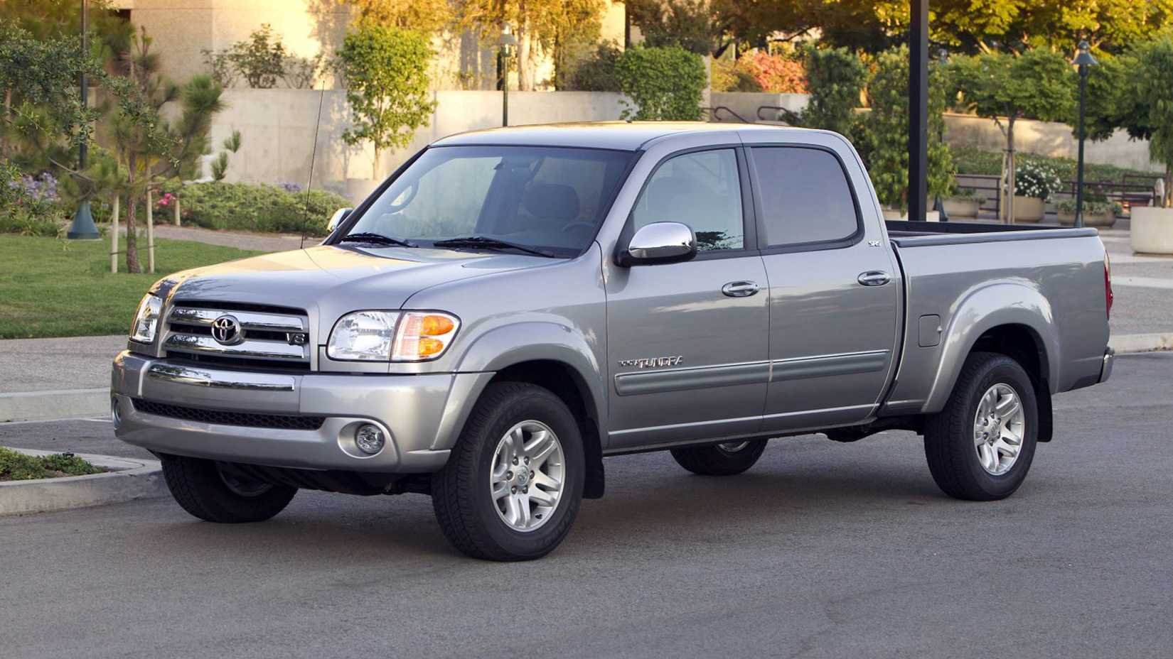 2004 Toyota Tundra front 3/4