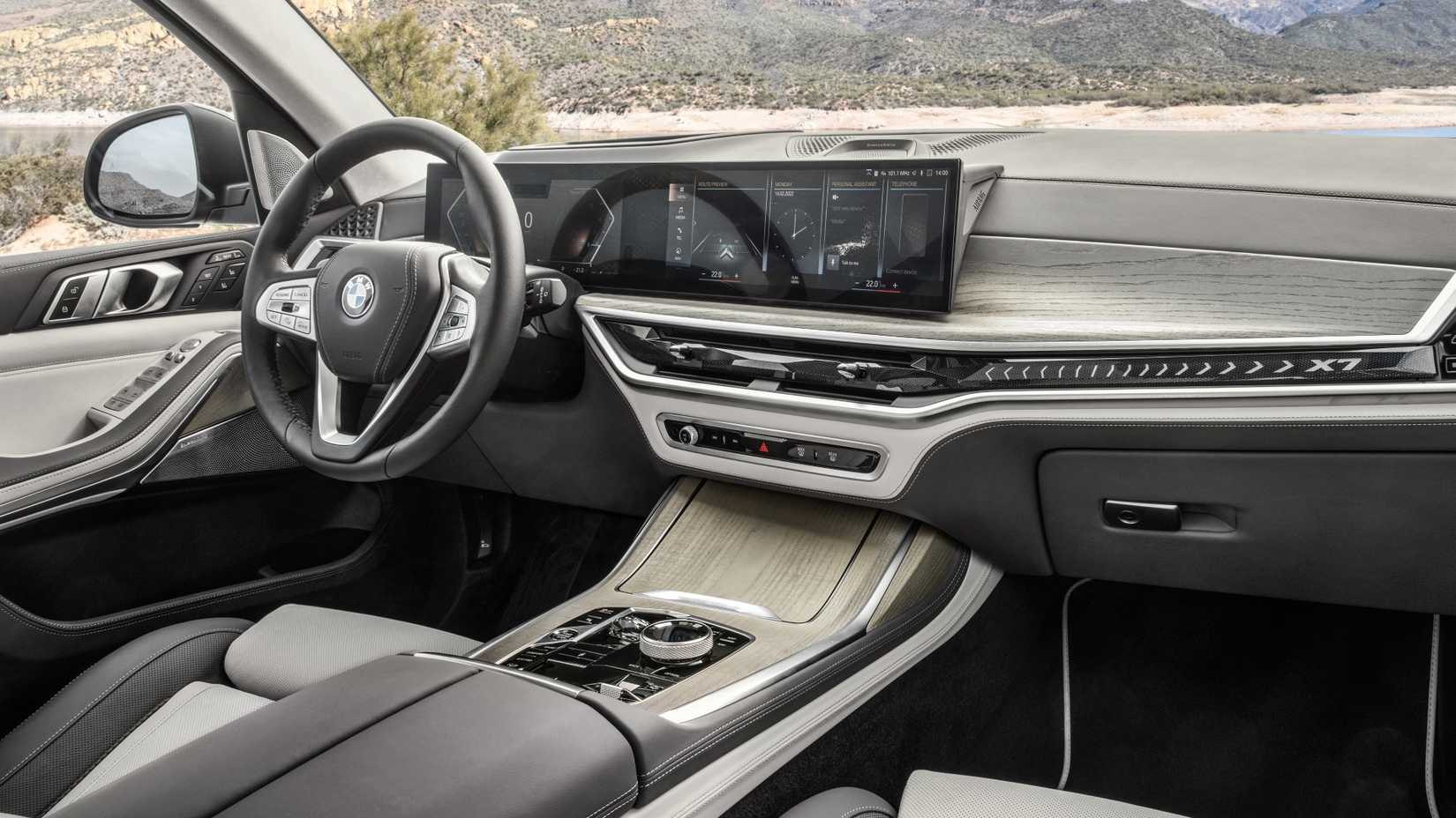 BMW X 7 2023 driver seat