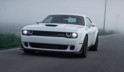 Carro musculoso Challenger SRT Hellcat