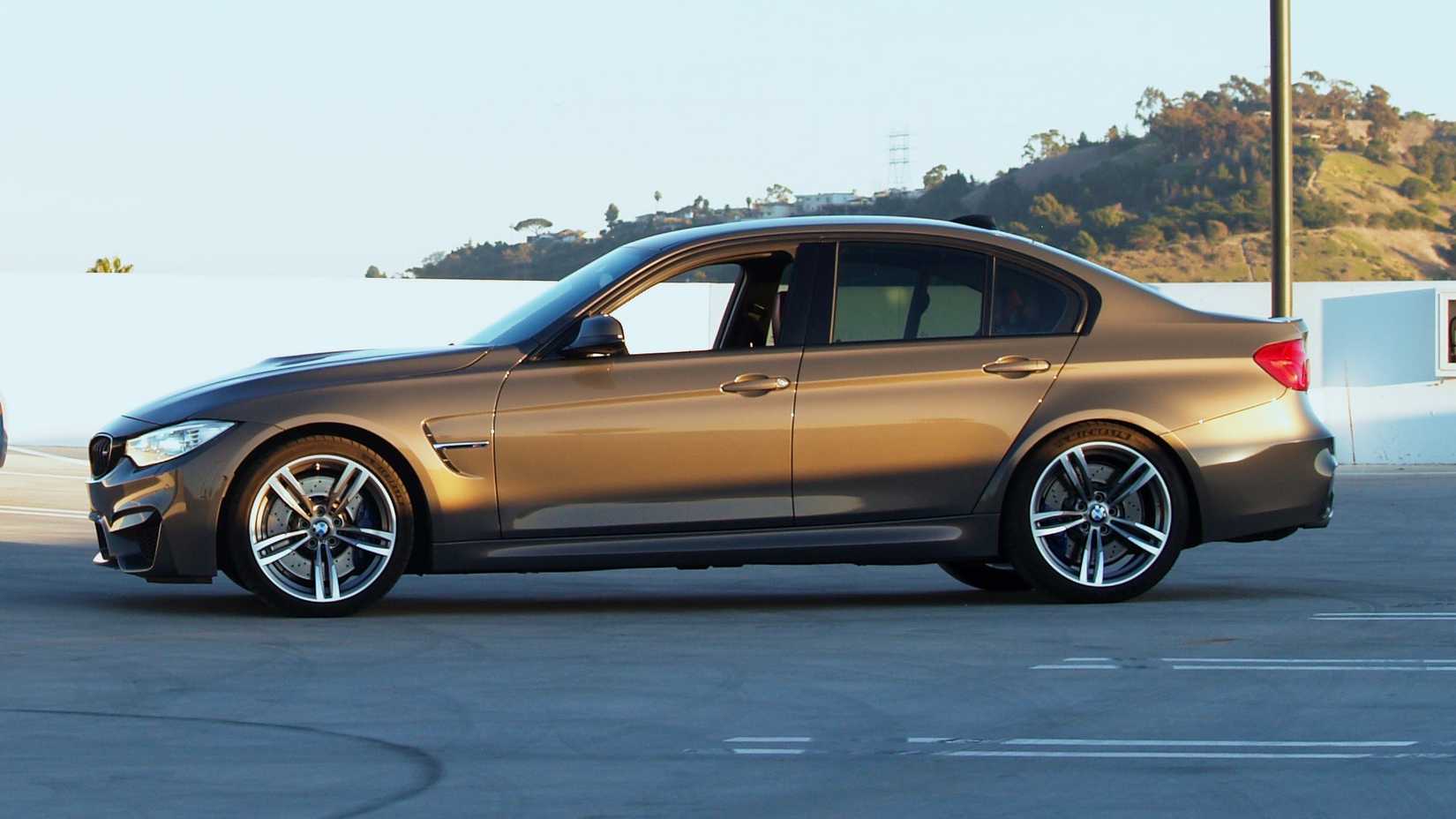 Best HD Pictures about  Bmw Champagne Quartz Metallic  with No AI Images