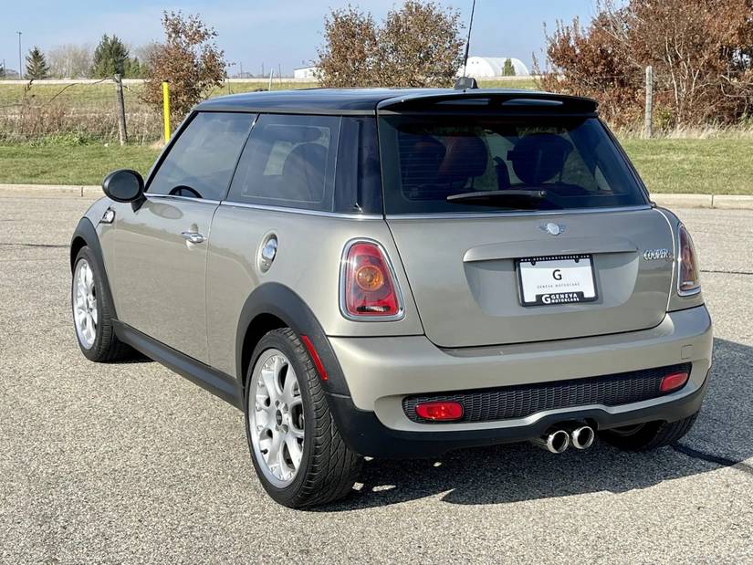 Why The Mini Cooper S Is One Of The Best Budget Hot Hatchbacks