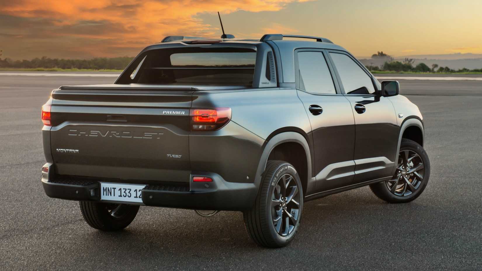 Green 2022 Chevrolet Montana