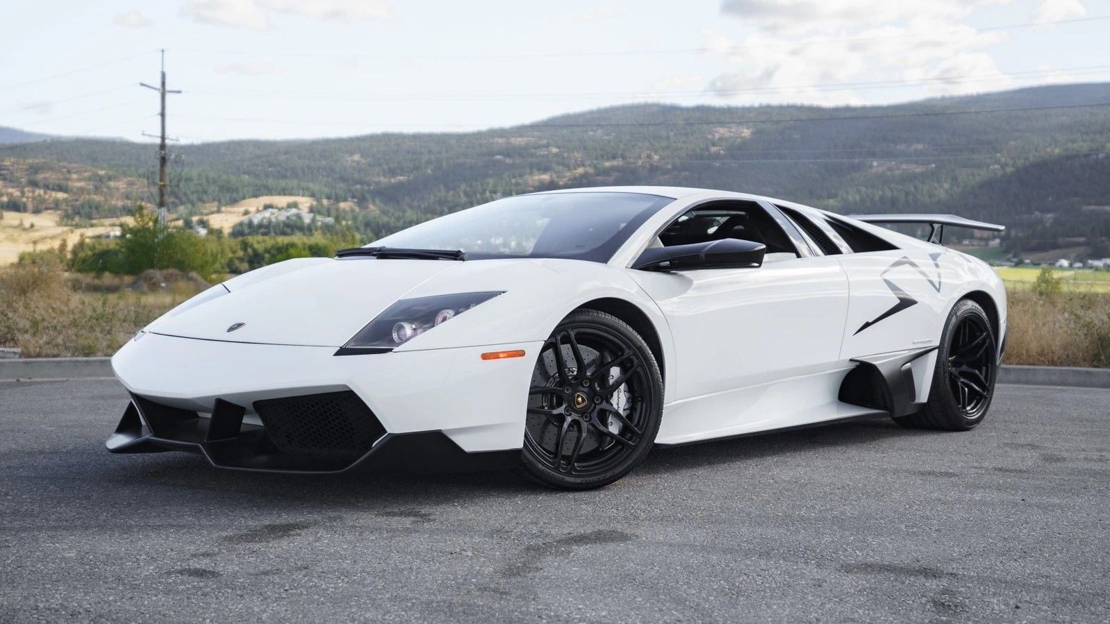 ミニッツ ランボルギーニ LP670-4 SV ホワイト The Lamborghini Murcielago LP670-4 SuperVeloce Was The