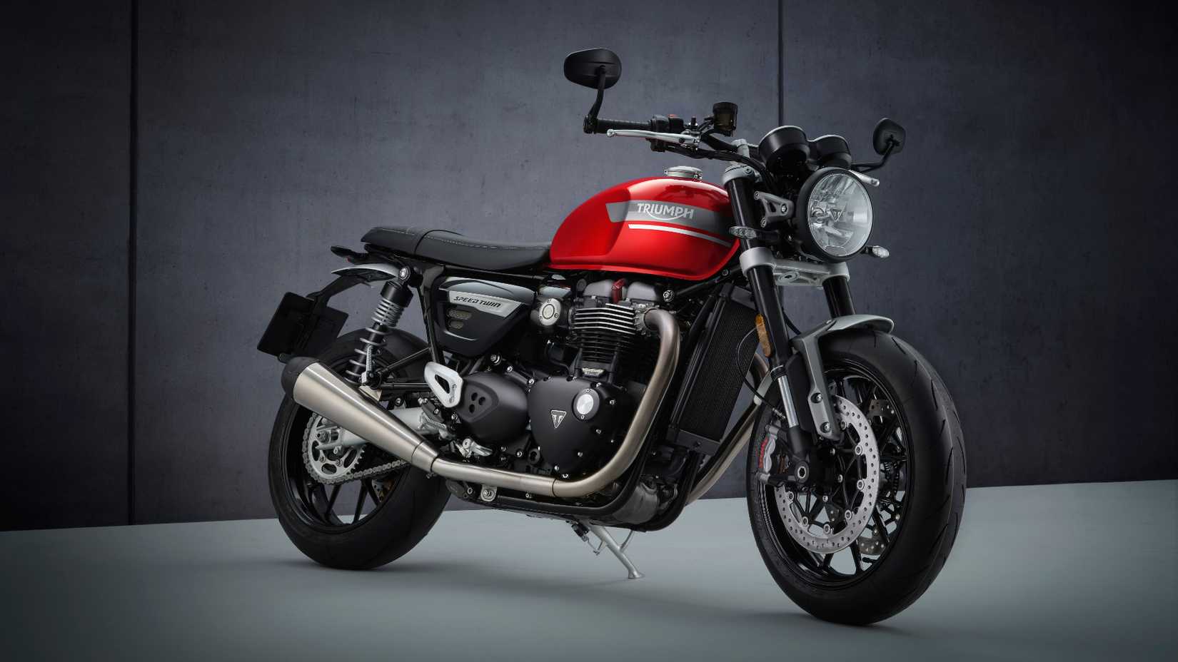 Triumph Speed Twin 1200 studio shot