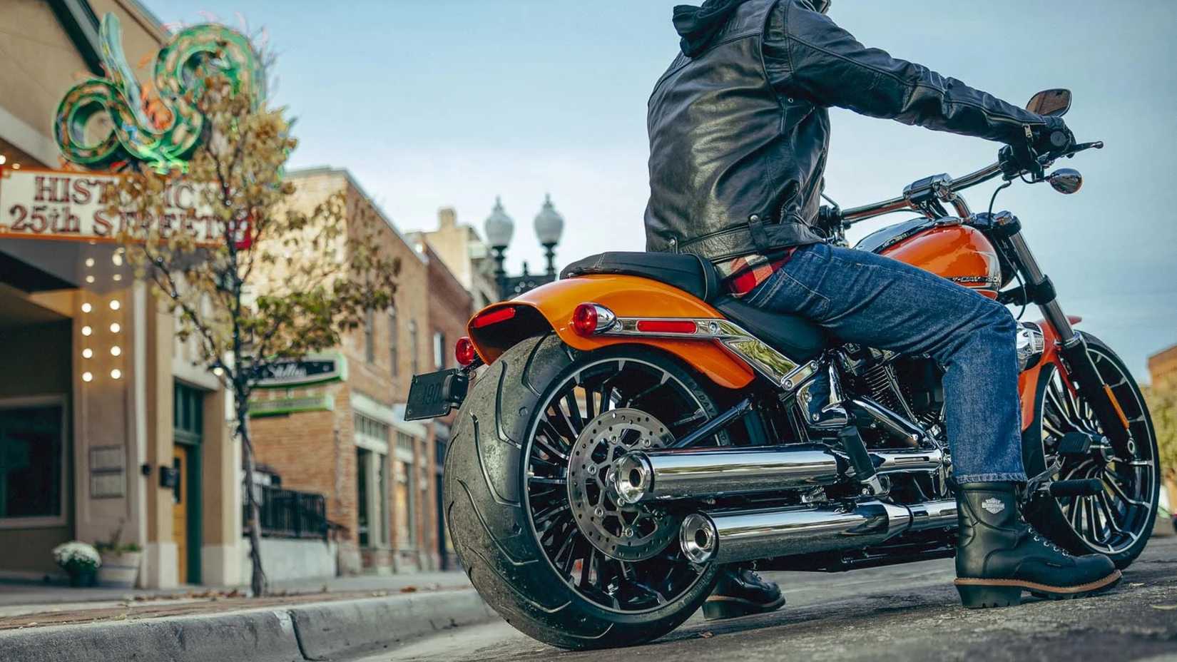 2023 Harley-Davidson Breakout 117 giganitc 240-section rear tire hd wallpaper shot