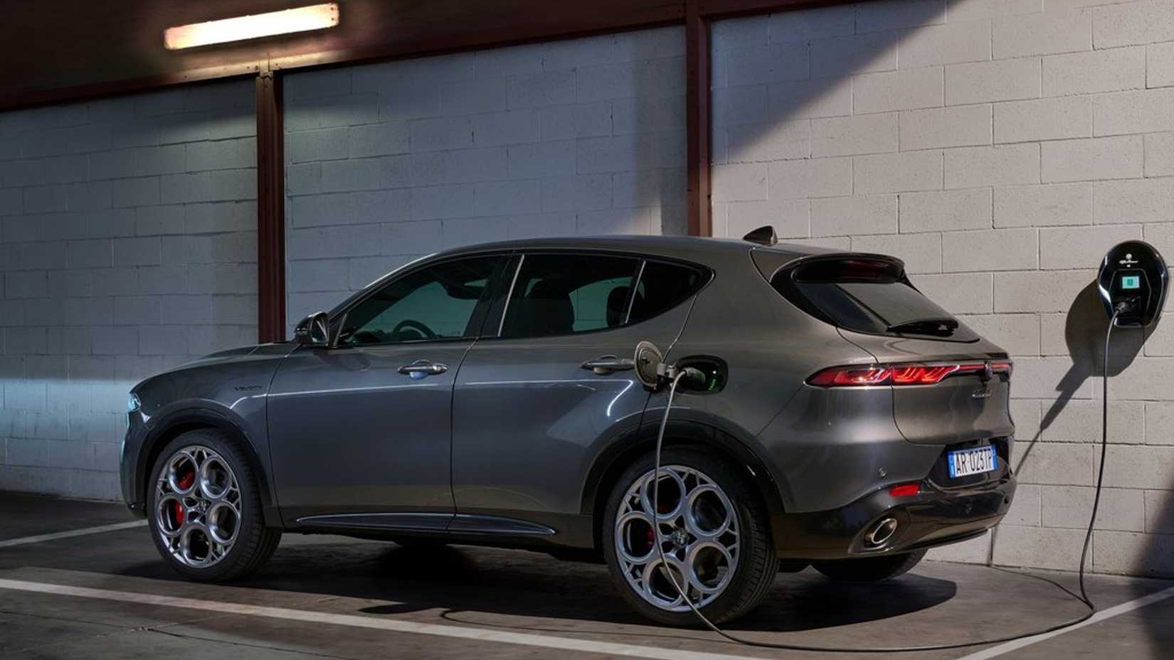 Alfa Romeo-Tonale Parked at a charging station