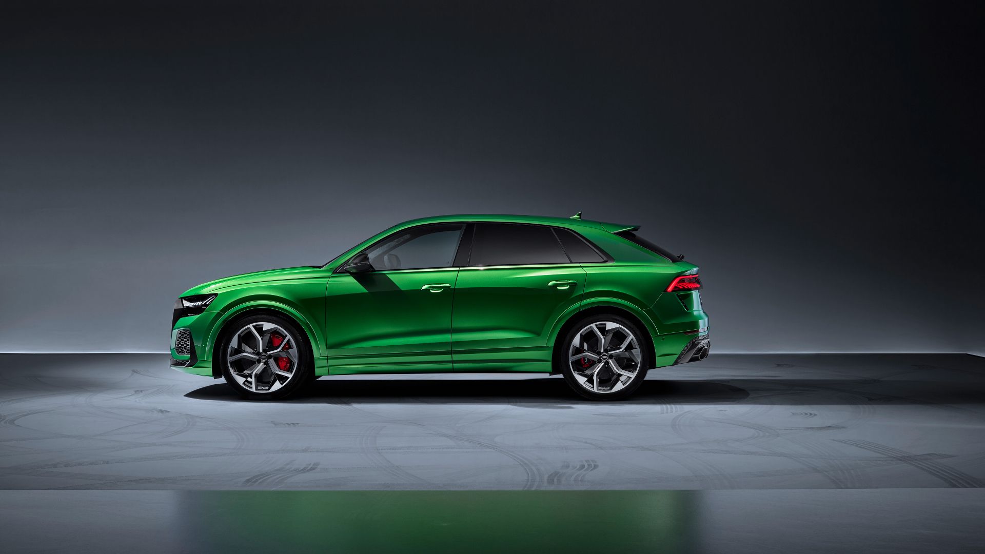 Audi RS Q8 green