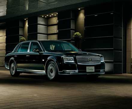 A black Toyota Century