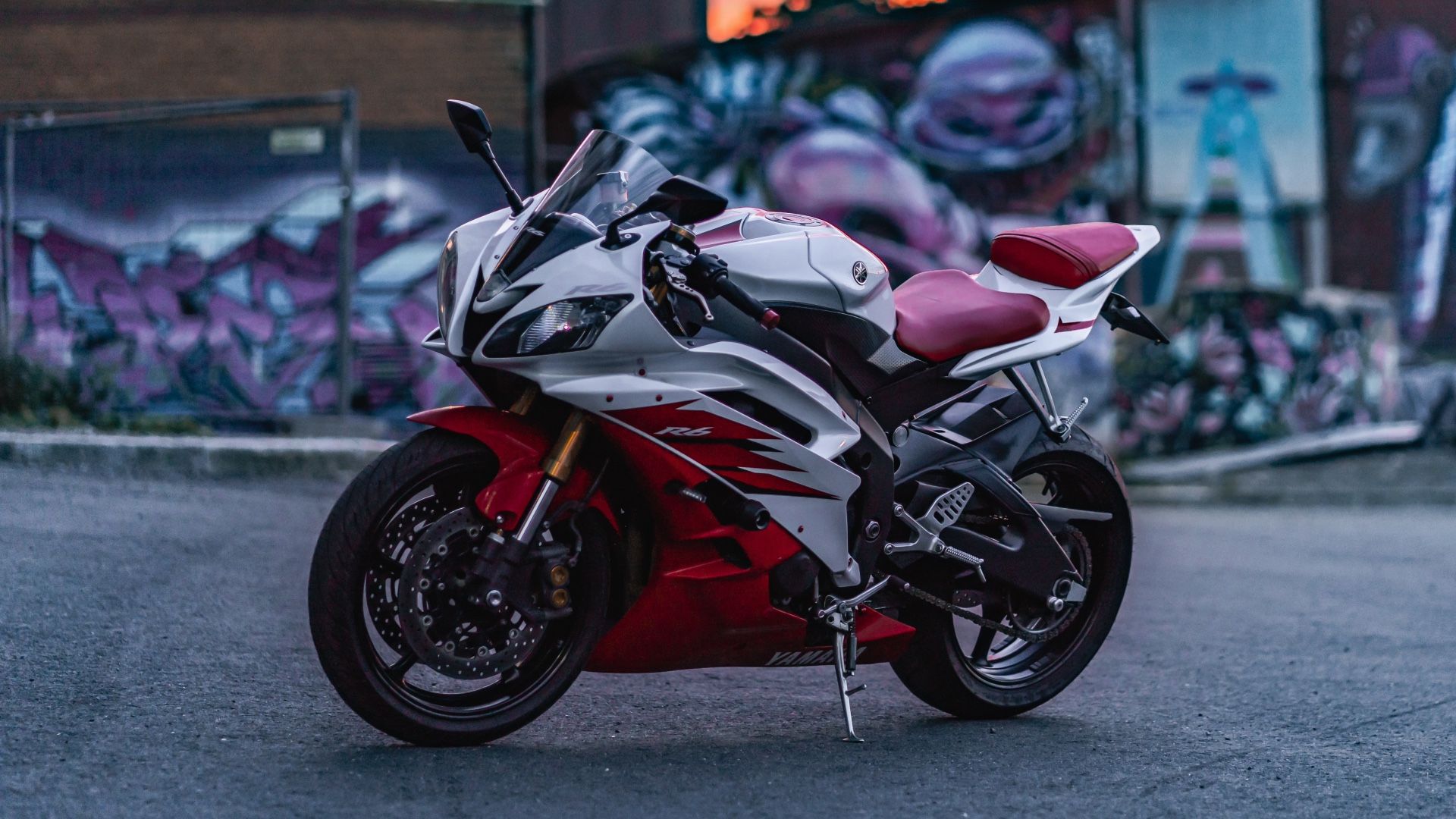 Yamaha R6 vermelho