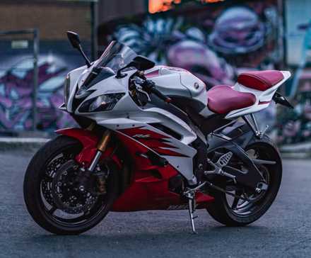 Yamaha R6 vermelho