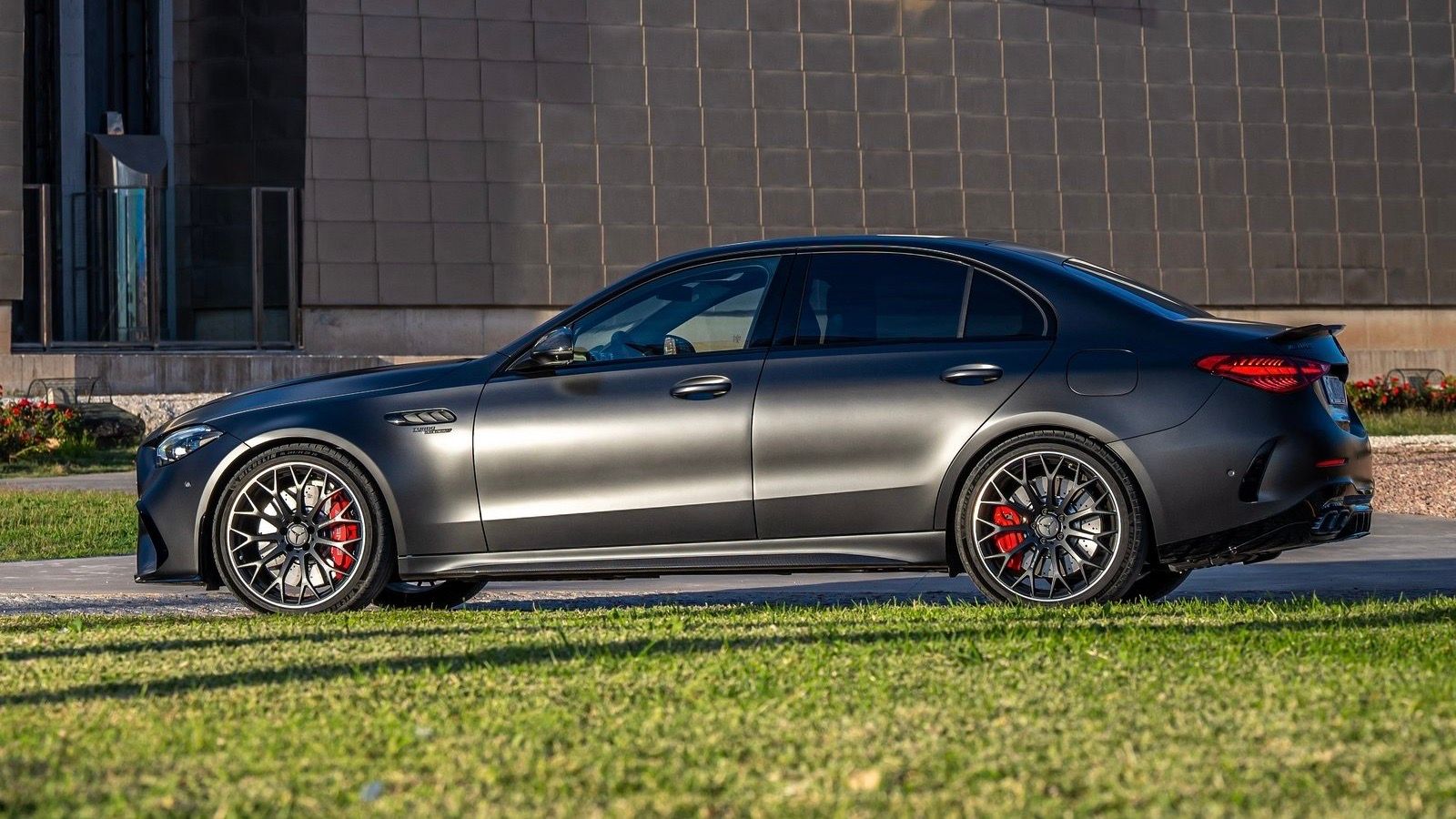 10 High-Performance Hybrids That Are Also Reliable