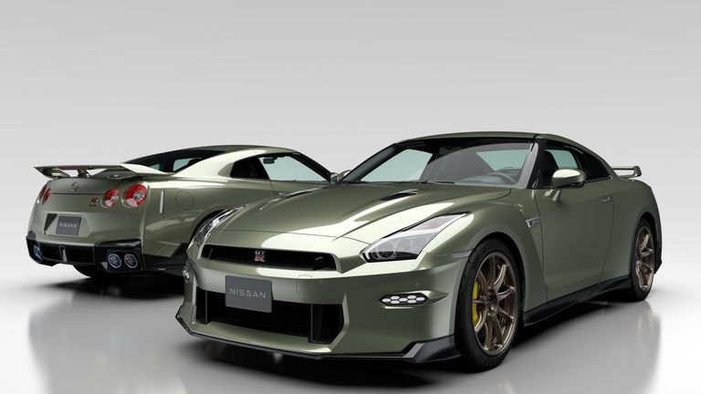 NISSAN　GT-R(R35) Nissan GT-R Nismo Special Edition Brings Exposed Carbon