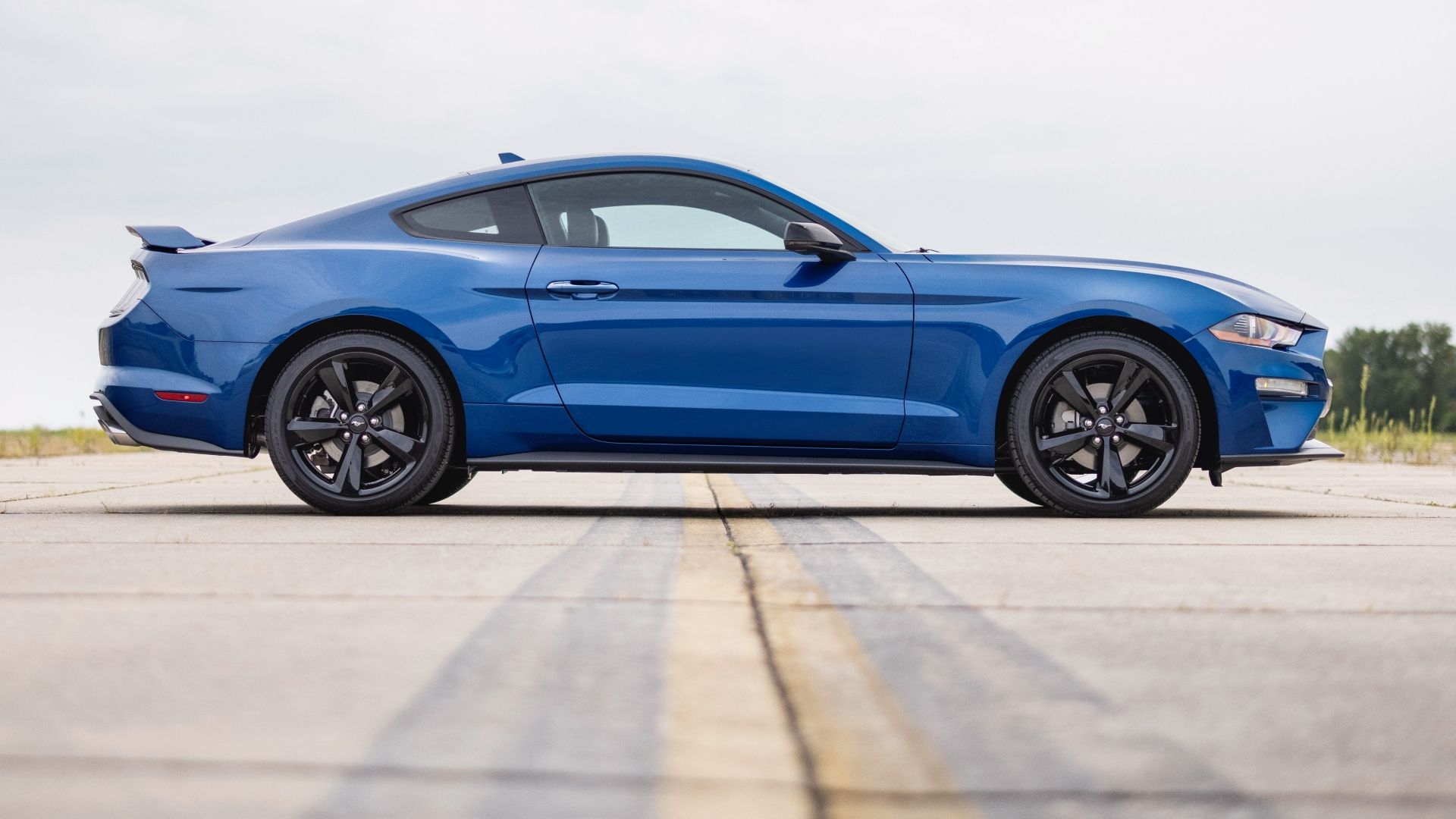 Blue Ford Mustang Stealth Edition_04