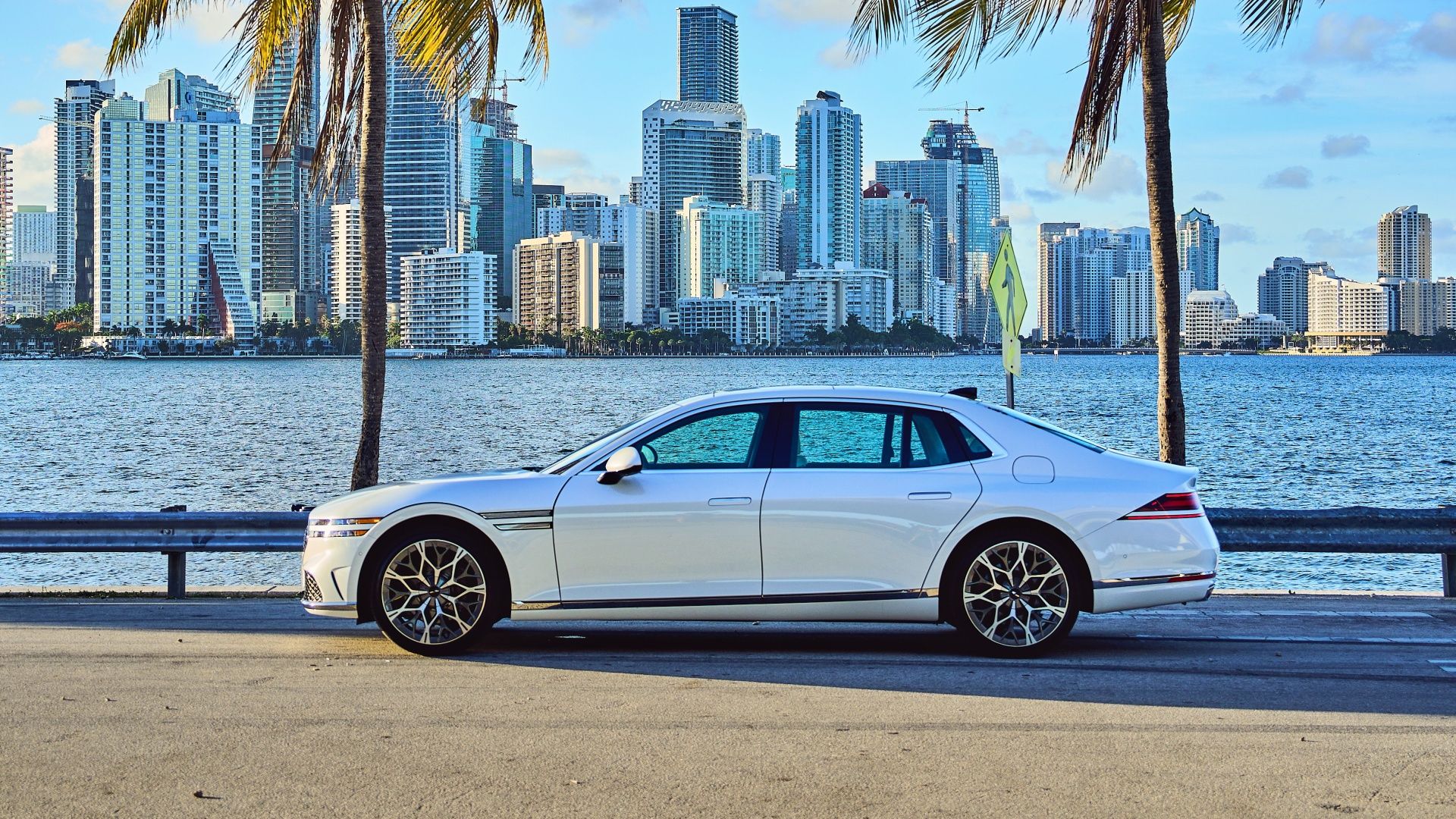 Branco 2023 Gênesis G90