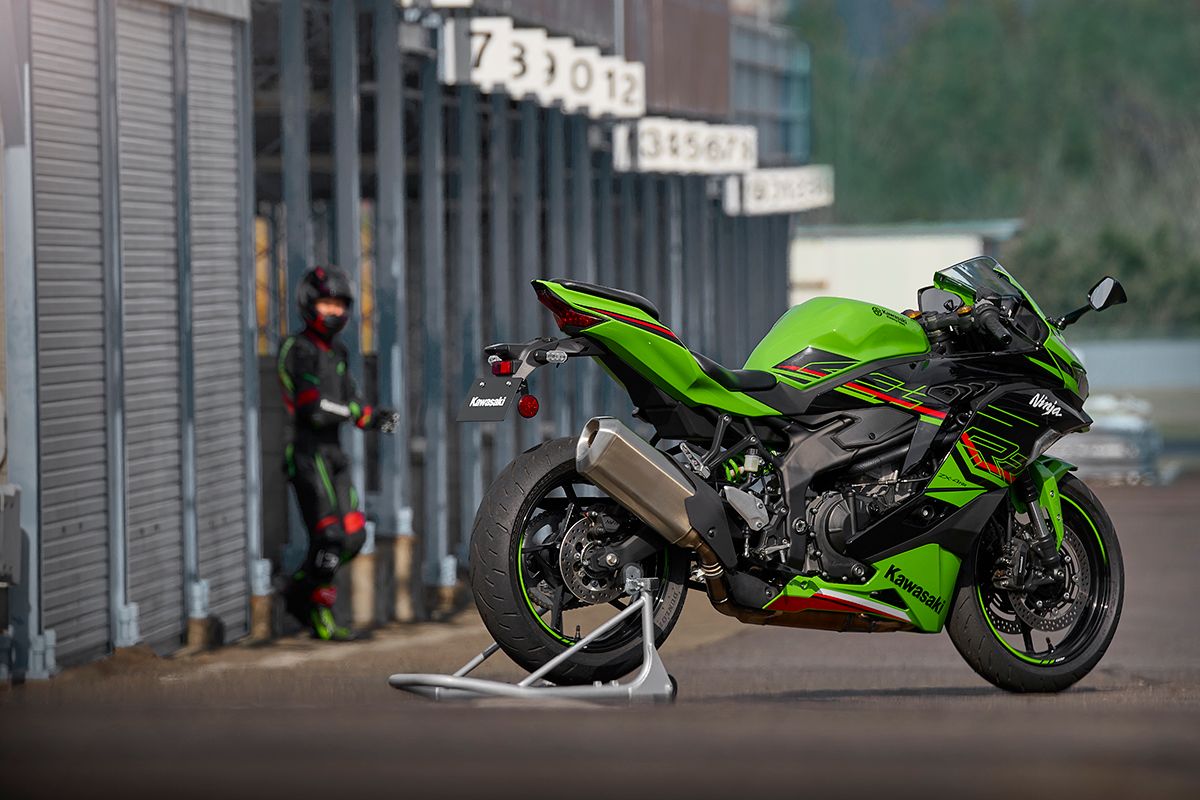 ヨナヨナ Ninja ZX-4R SE/RR(23) HEPTA FORCE TSS レーシングサイクロン