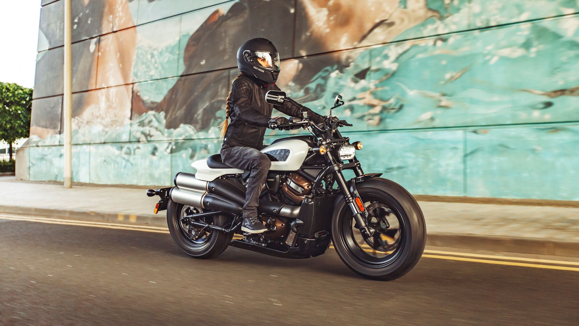 Harley Davidson Sportster Iron 883 Review - Pros, Cons, Specs & Ratings
