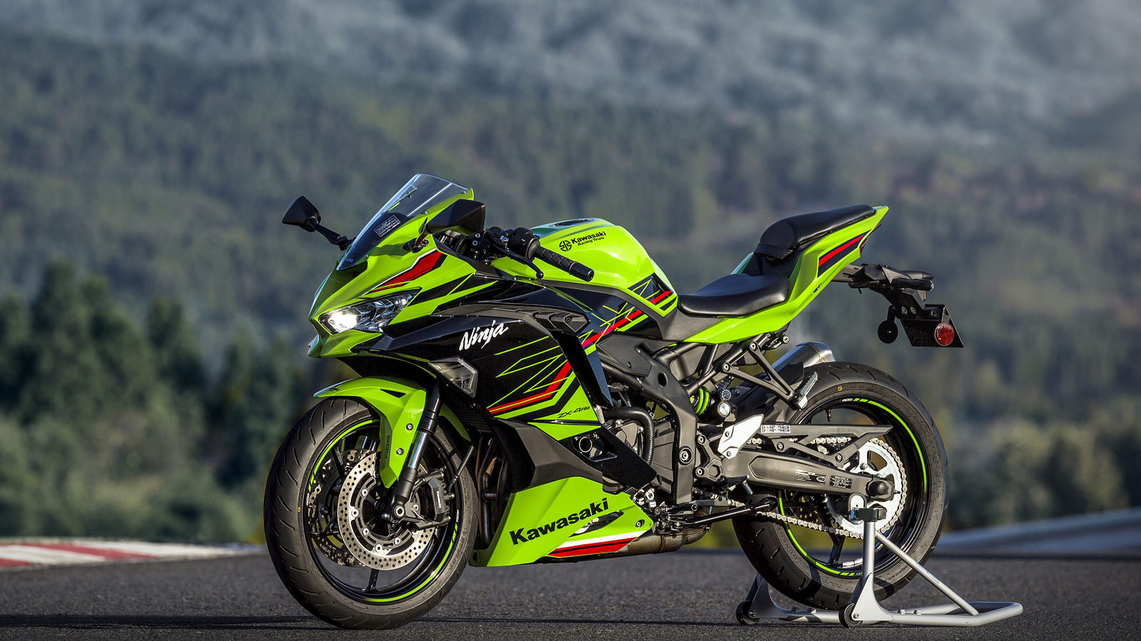 2023 Kawasaki Ninja ZX-4R vs Ninja 400: Five Key Differences