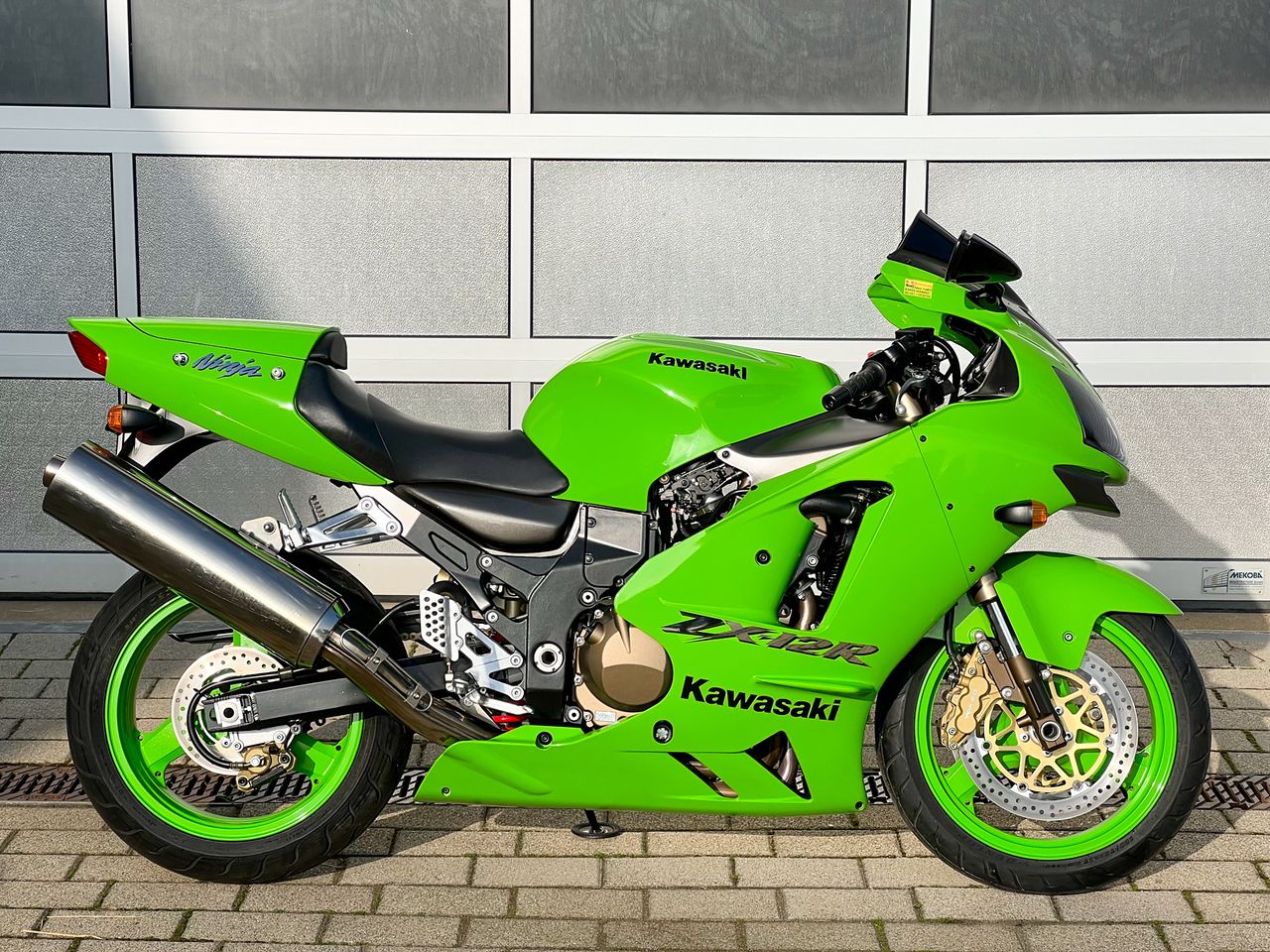This 20-Year-Old Kawasaki Can Kick The New Suzuki Hayabusa's Butt