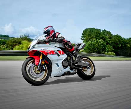 2022 YAMAHA YZF-R7