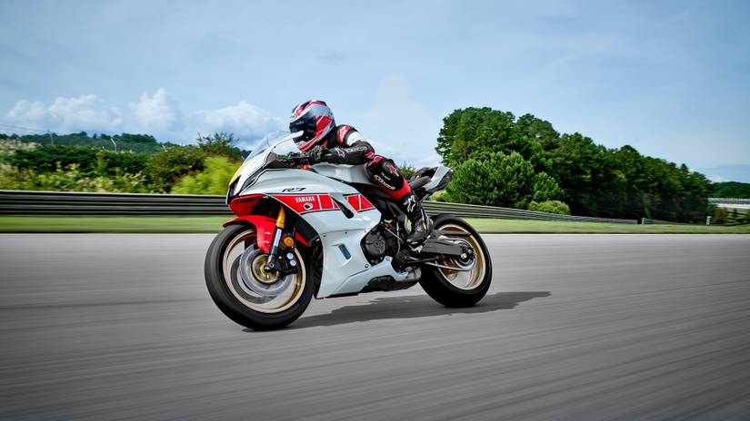 Yzf R7 Riding Style 10 Things We Like About The Yamaha YZF-R7