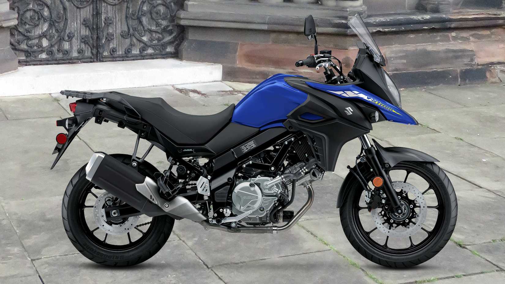 Foto de perfil estático do Suzuki V-Strom 650 azul 2023