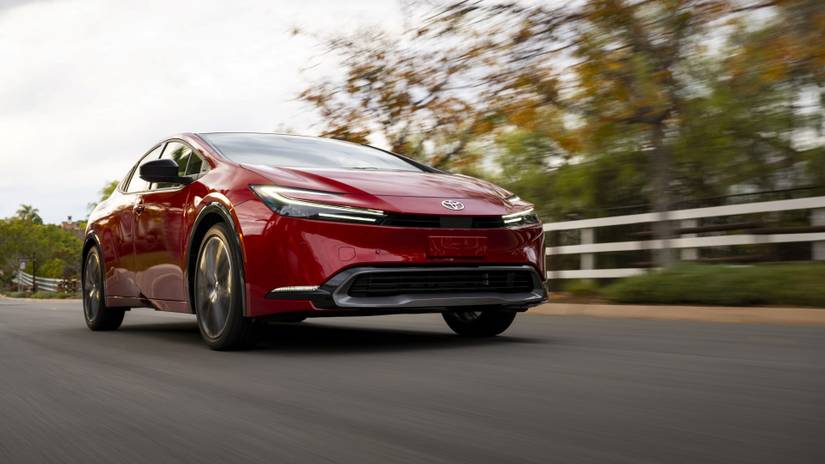 Why You Should And Shouldn't Choose The Toyota Prius Prime Over The ...