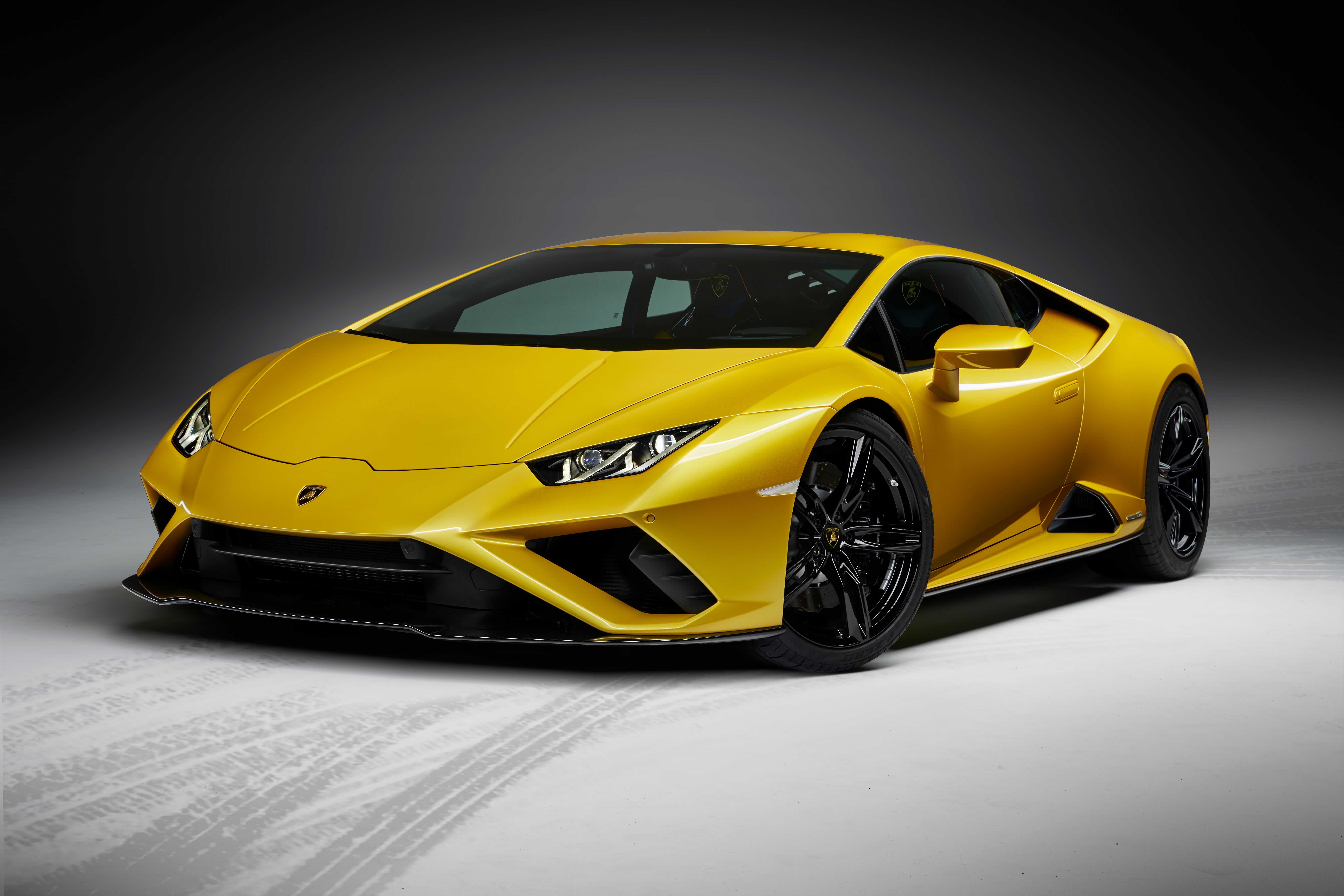 2022 Lamborghini Huracan EVO yellow 
