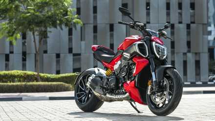 Front quarter shot of the 2023 Ducati Diavel V4