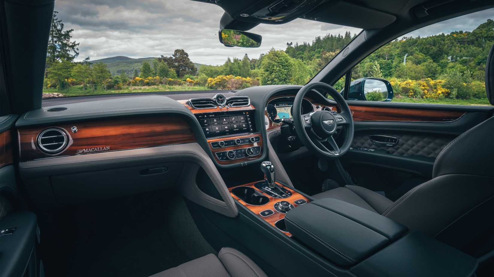 Interior preto Bentley Bentayga