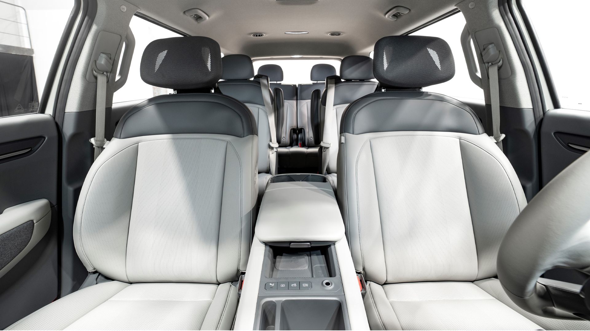 Electric suv with 3rd row deals seating