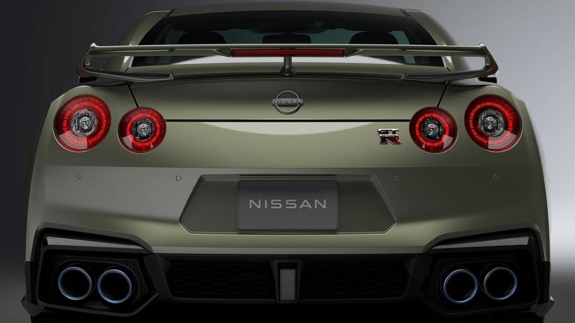 5 Reasons Why We Love The R35 Nissan GT-R (And, 5 Reasons Why We Don't)