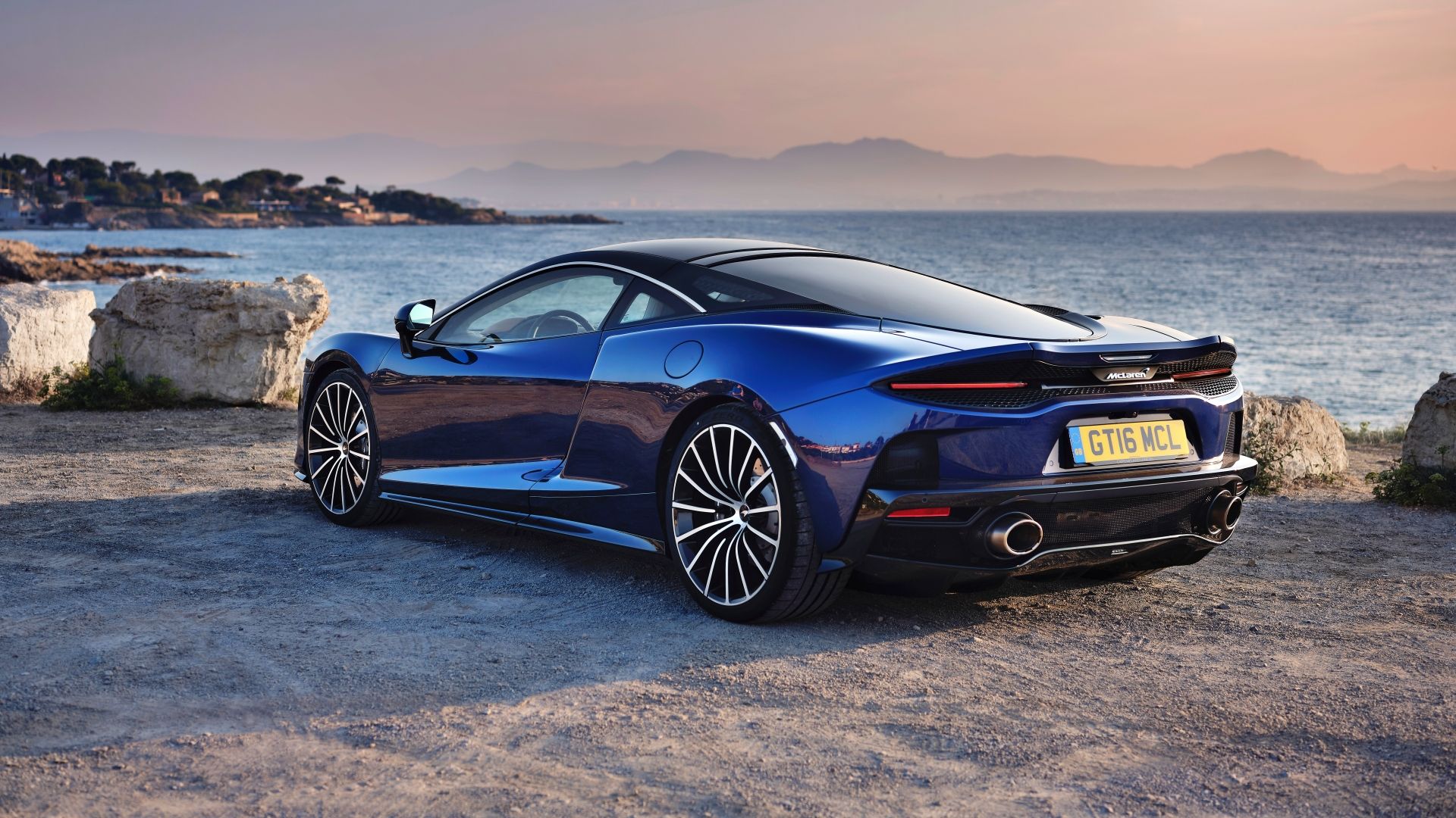 resize_Large-11411-McLarenGTGlobalTestDrive-NamakaBlue