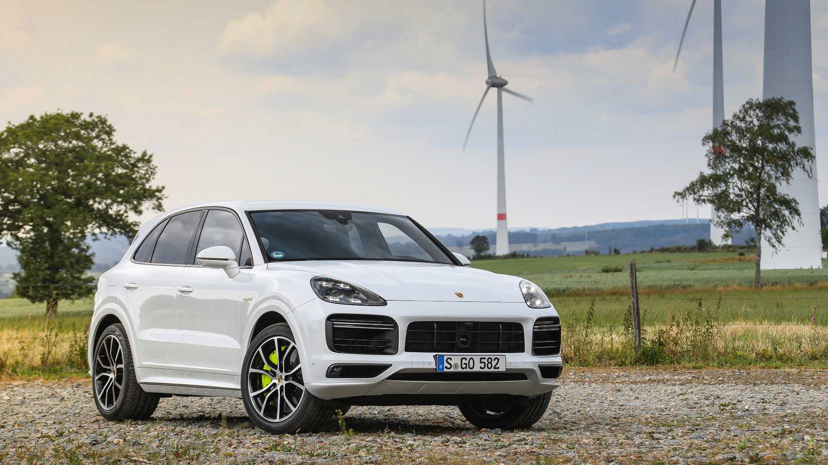 2020 Porsche Cayenne Turbo S E-Hybrid in White exterior.