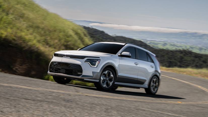 White 2023 Kia Niro EV 