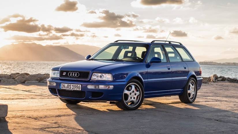 1993 blue Audi RS2 Avant