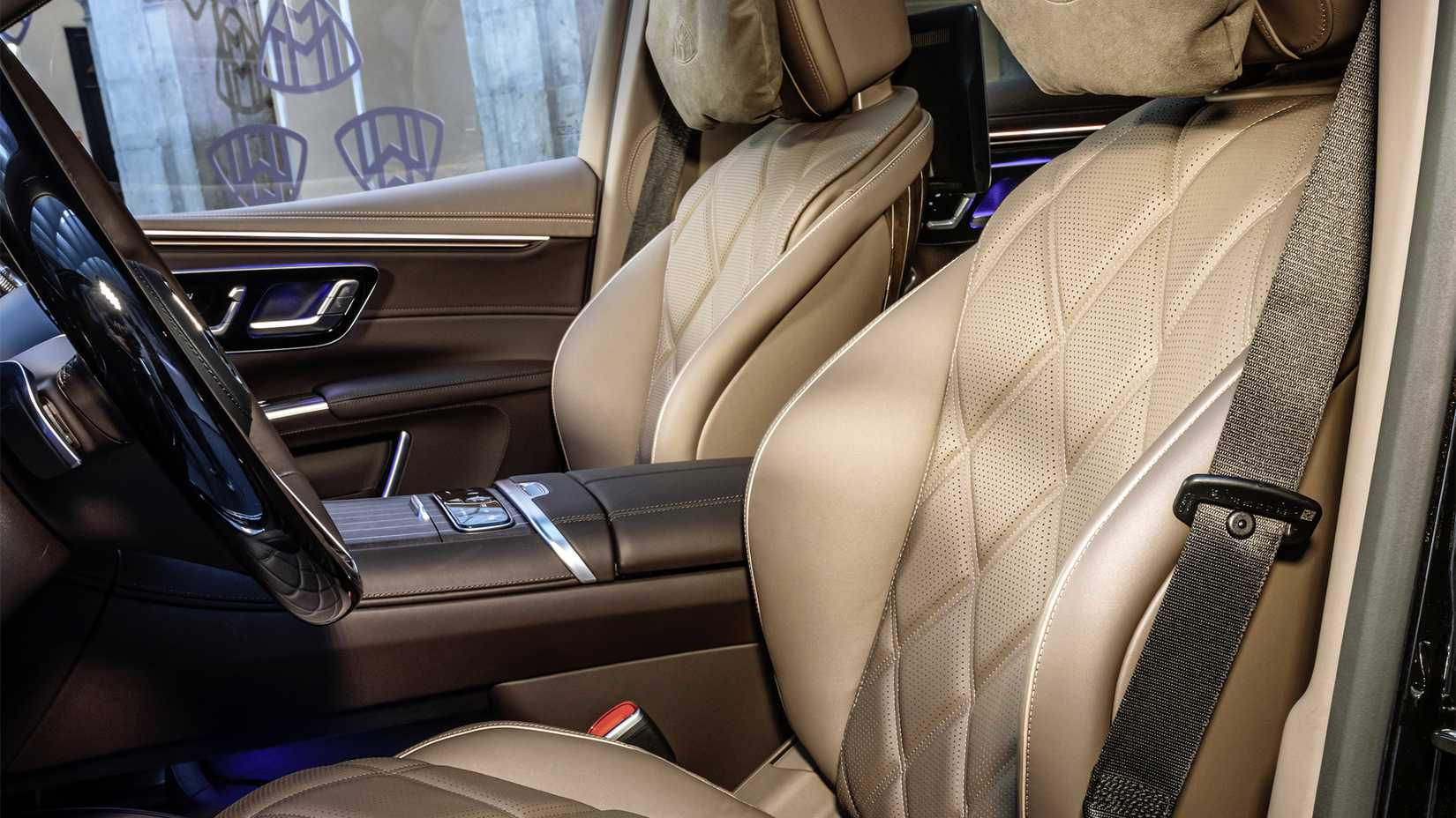 Mercedes-Maybach EQS 680 SUV interior