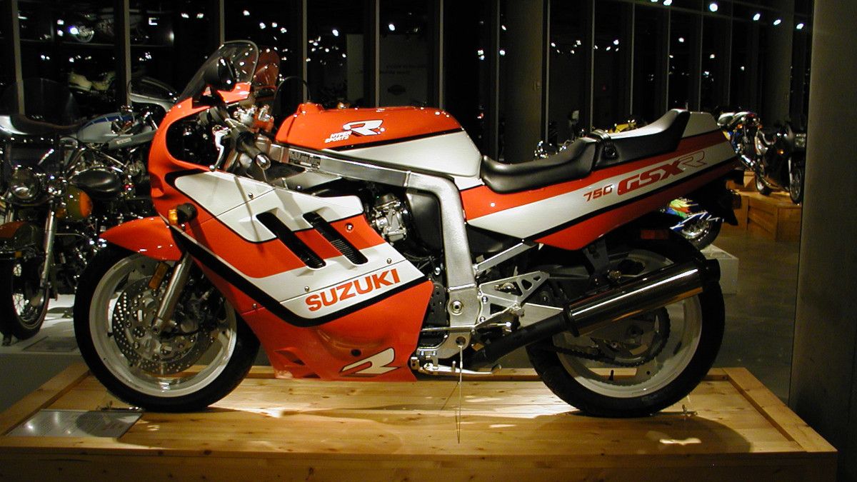 suzuki_gsx-r750_1.jpg?w=1200&h