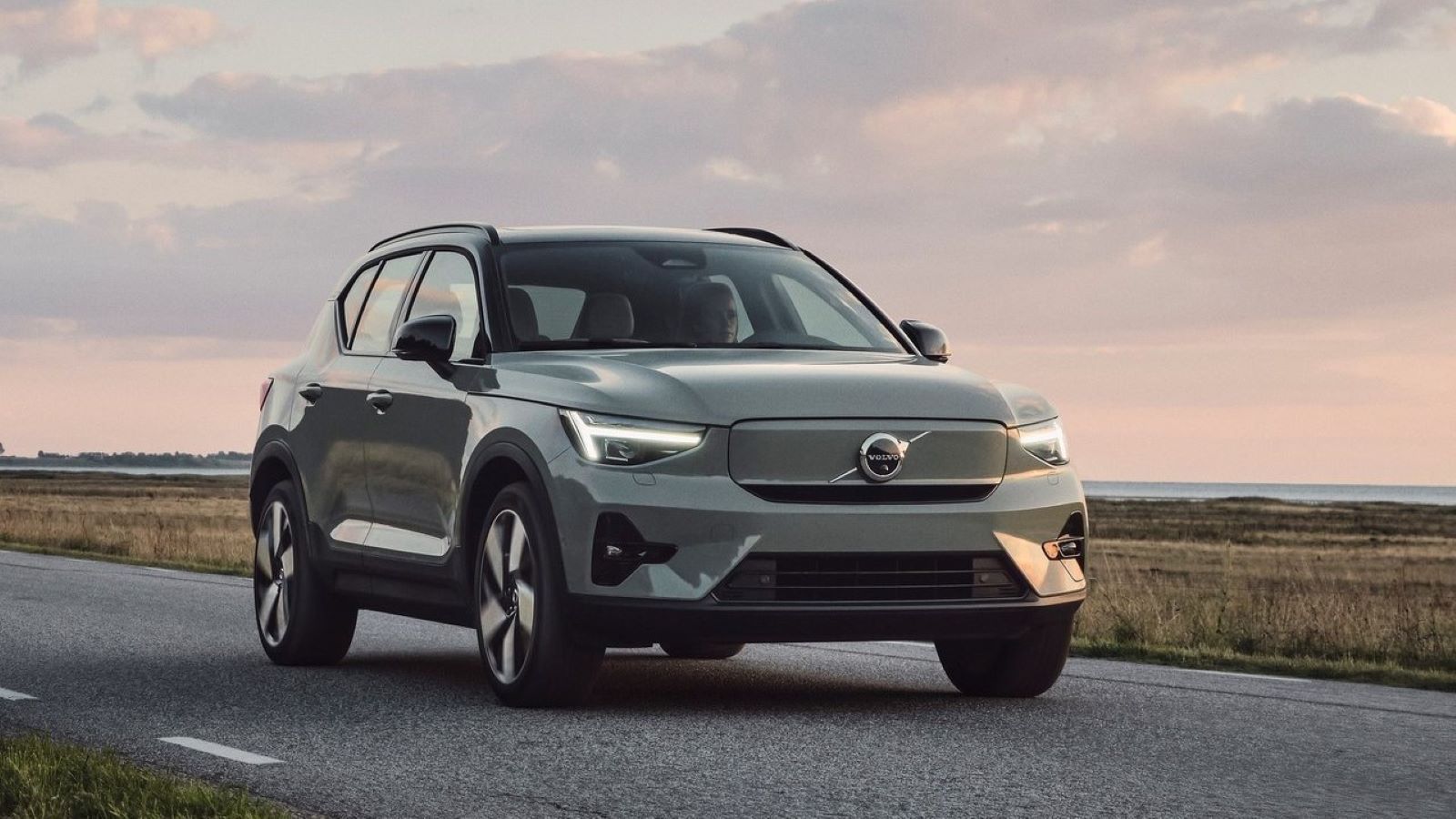 1/43 VOLVO特注 1/43 VOLVO XC40 バースティングブルー 1/43 VOLVO特注 1/43 VOLVO XC40 バースティングブルー