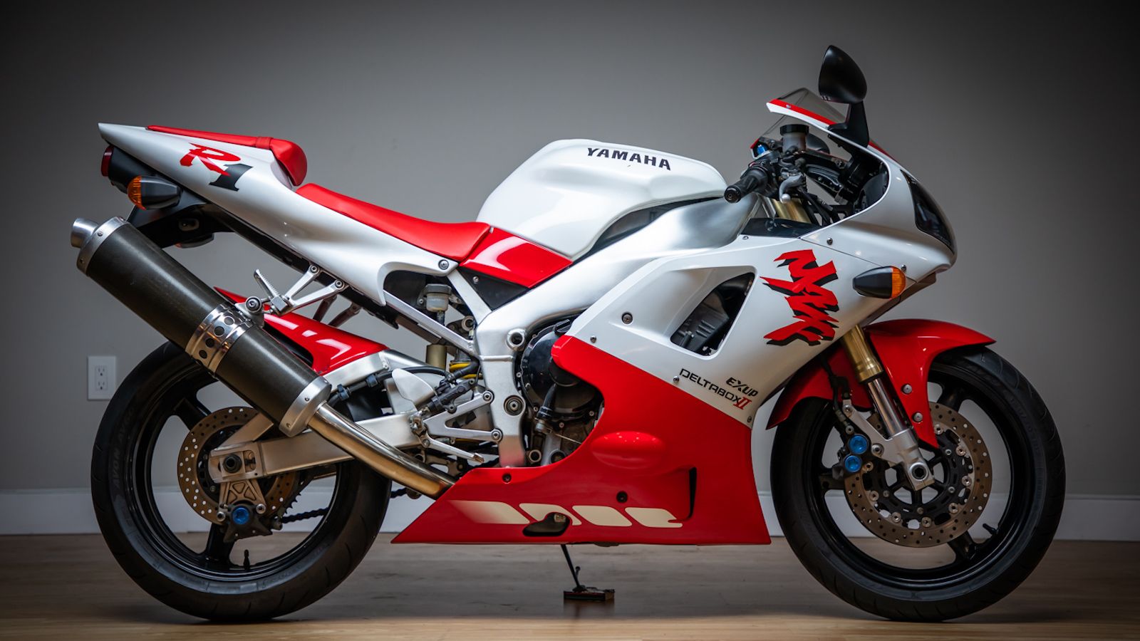 A Look Back At The Original Yamaha YZF-R1