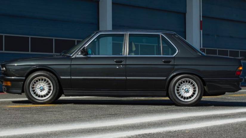 Black 1985 BMW M5 E28